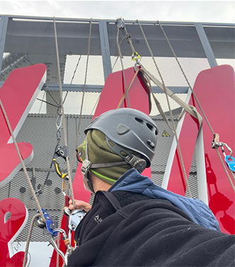 montaj-decratiuni-cu-alpinisti