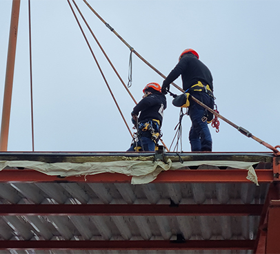 alpinisti constructii